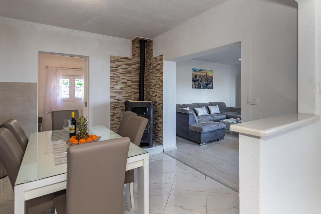 Navis Sea View Apartment With Pool Makarska Exterior foto