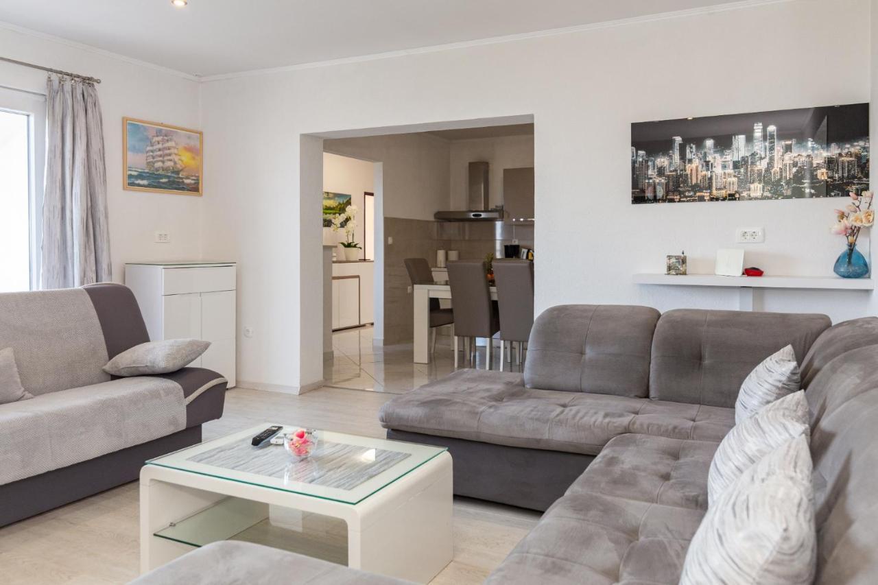 Navis Sea View Apartment With Pool Makarska Exterior foto